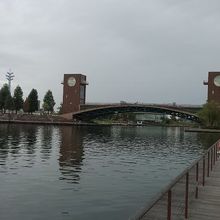 コーヒーを購入後、富山環水公園内を散策…。