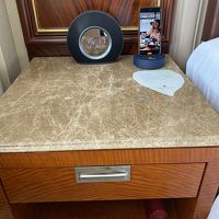 携帯電話無料サービスあり。コンセントタップがないのは不便。