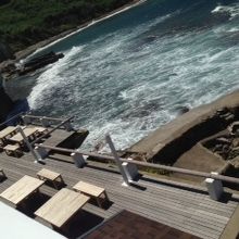 旅館から見た海岸線の様子です。