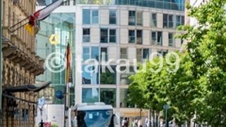 ユーロのモニュメントのある公園を抜け、カイザープラーツに至ります。