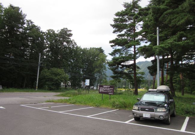 温泉宿が集合しているし日帰り温泉もありますが、商店街などはありません