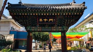 350年の歴史がある韓方市場を表す門です。市場の四方にあったと考えられます。