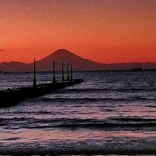 赤く染まる富士山