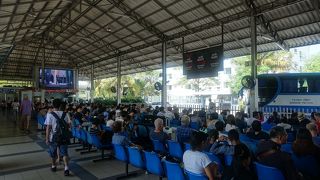 エカマイ行きのバスに乗車