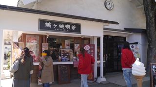 観光案内所の横。