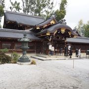 玉の輿で有名な神社
