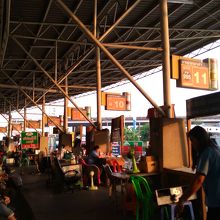 チケット売り場。行先を言えば売り場を教しえてくれます