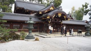玉の輿で有名な神社