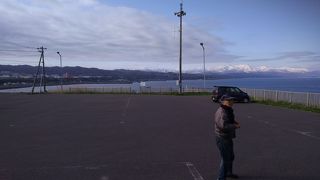 黄金岬から南のはるかかなたに雪で覆われていた