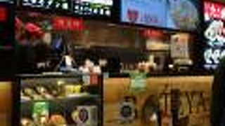 観光客沢山な鉄板焼屋さん