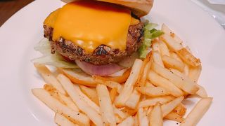 アメリカの雰囲気「フライデーズ」品川店