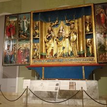 自国の美術品が展示の中心