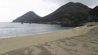 がっちりとした休憩用の建物が２つありました。