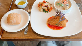 カフェも充実、オリエント急行アフタヌーンティーもある美術館！