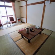 茶筒と急須があると思いきや茶筒の中が緑茶ティーバッグでした笑