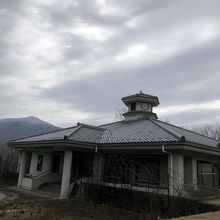 時計台の切り絵の森美術館