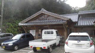 足湯は空っぽでした。