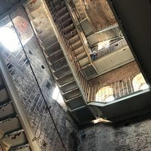 塔の内部・階段はこんな感じ