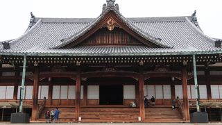 相変わらず巨大だ