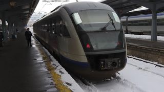 接続列車は雪で大幅遅延