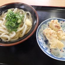 かけうどん（小）とちくわ天をオーダー