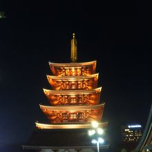 幻想的な五重塔