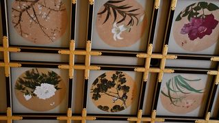 天井画に圧倒されます