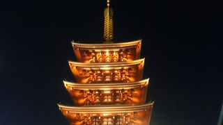 幻想的な五重塔