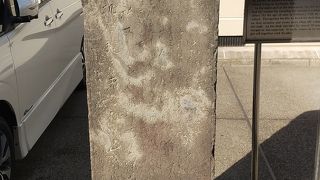 浮世絵師山東京伝をしのんで建立