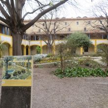 ゴッホの絵が設置されています