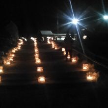 通路の各所がアイスキャンドルで彩られます