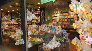 チャトチャックマーケット　あまりの暑さに飛び込んだのがココ