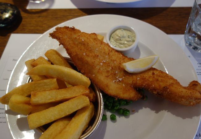 カフェが中心ですが，軽食もいただけます。おいしい。いいところです。