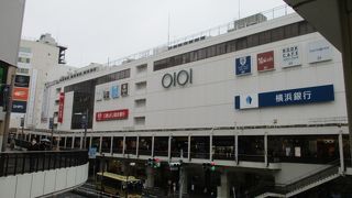 パン、１００円ショップなど日常使いの店舗が入ってます。