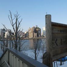 釧路市街地の中を流れています