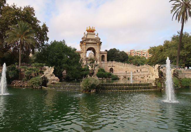 ガウディの噴水のある公園