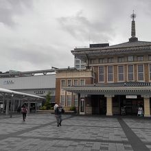 JR奈良駅のスグ横。