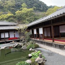 裏山の岩石に文字