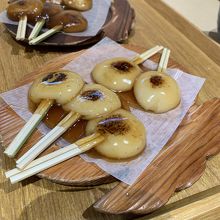 名物の「両棒餅（ぢゃんぼもち）」