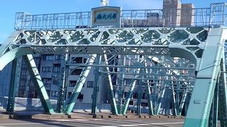 鳥かごのような繊細な橋