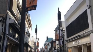 お店がいろいろ並ぶ