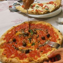 大きさはそこそこですが食べ応えある生地です