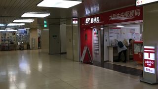 古い商品街が連なる