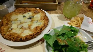 PIZZAMAN TOKYO アトレ品川店