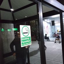 ターミナルビル内には喫煙所はなし