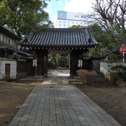 旧東海道品川宿にある品川寺は、今から1200年以上前に創建された品川区で一番古いお寺です