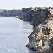 絶壁がのびていて、岬であることがよくわかった