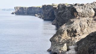 のどかな憩いの地。白い灯台もあった