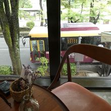 窓辺の席