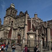 メキシコカトリック教会の総本山的な大聖堂です。